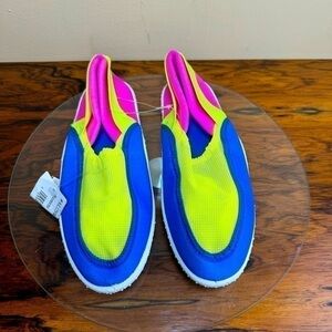 NWT Aqua Shoes size 7